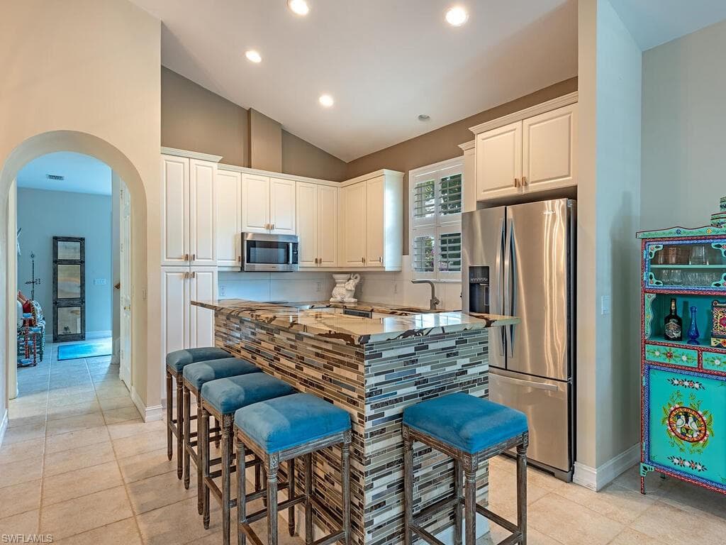 636 102nd Ave N, Naples, FL 34108-9