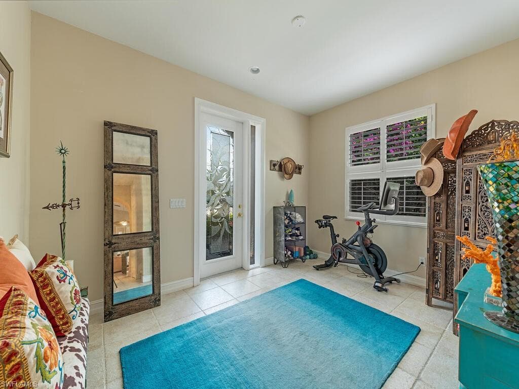 636 102nd Ave N, Naples, FL 34108-10