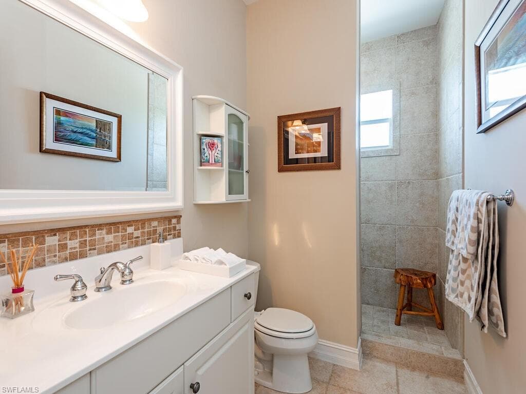 636 102nd Ave N, Naples, FL 34108-15