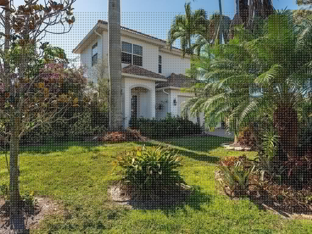 636 102nd Ave N, Naples, FL 34108-3