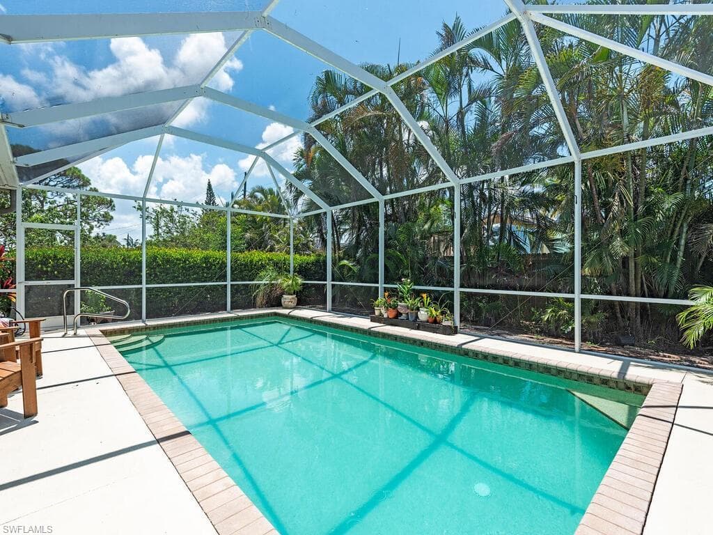 636 102nd Ave N, Naples, FL 34108-4