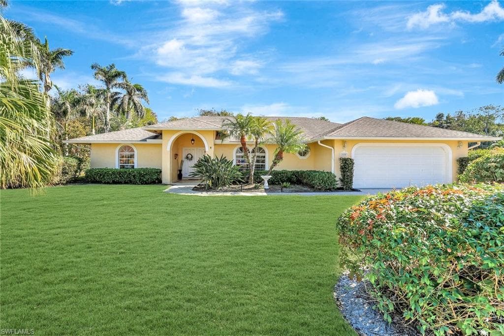 630 Saint Andrews Blvd, Naples, FL 34113-1