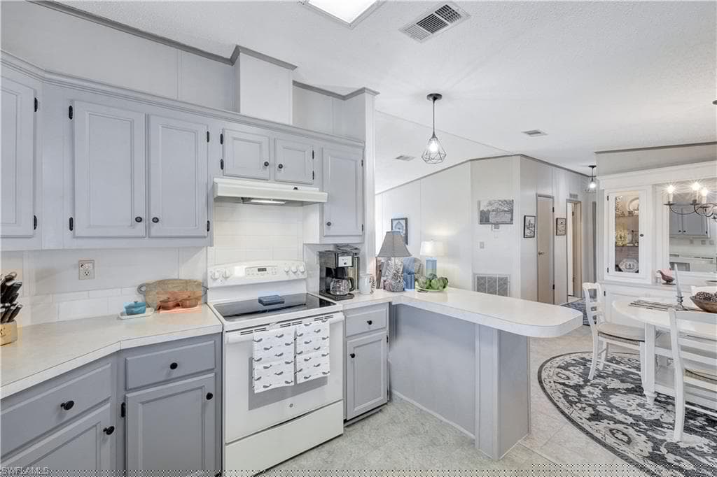 1753 Beverly Dr, Naples, FL 34114-10