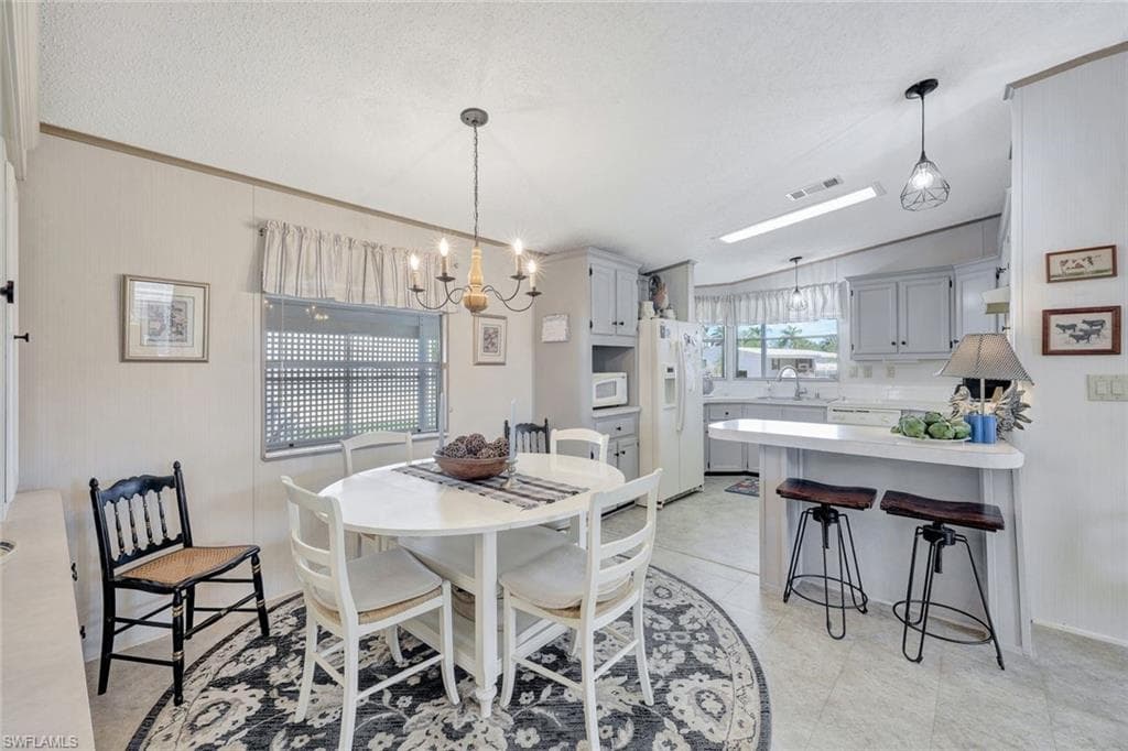 1753 Beverly Dr, Naples, FL 34114-15