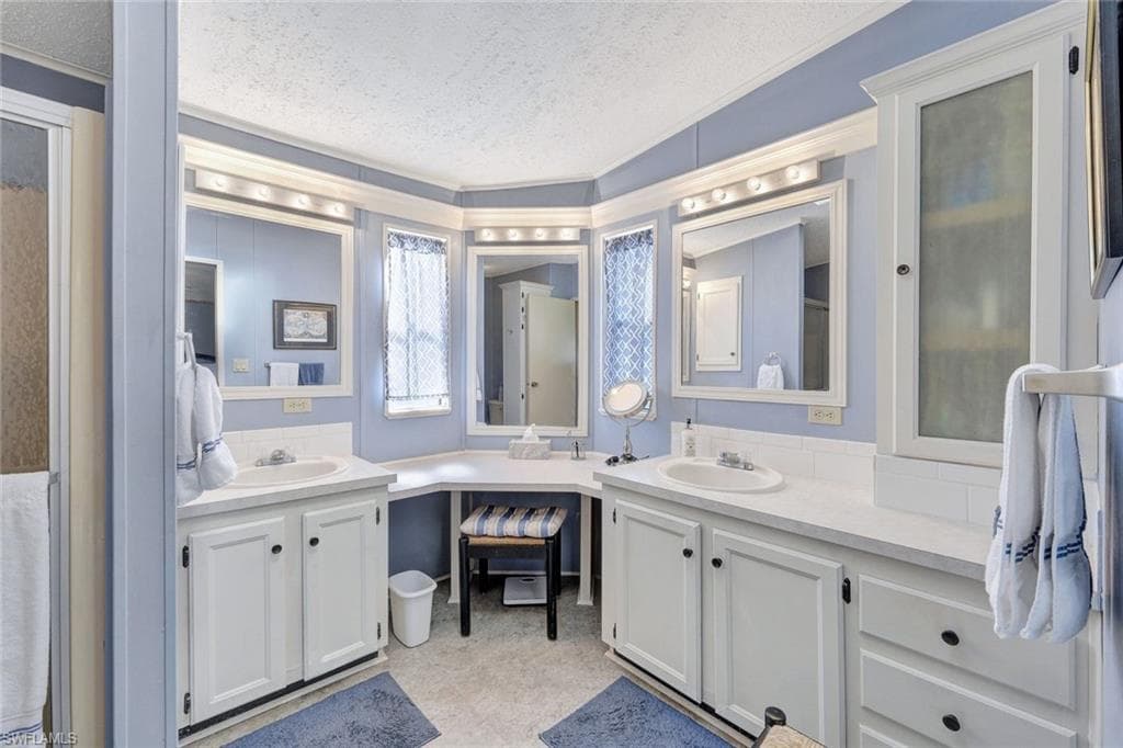 1753 Beverly Dr, Naples, FL 34114-18