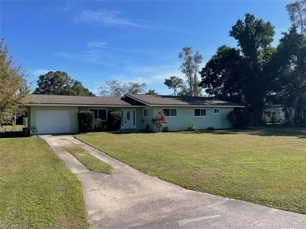 17100 Lake Dr, North Fort Myers, FL 33917-24