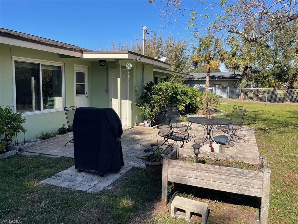 17100 Lake Dr, North Fort Myers, FL 33917-27