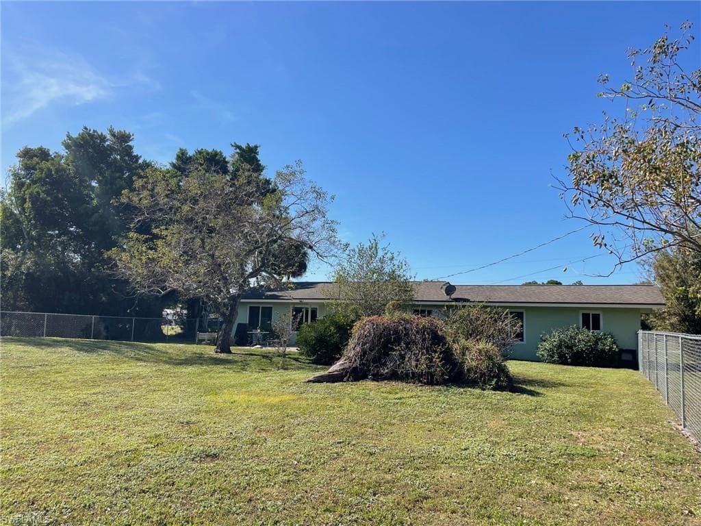 17100 Lake Dr, North Fort Myers, FL 33917-29