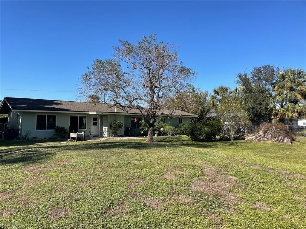 17100 Lake Dr, North Fort Myers, FL 33917-30