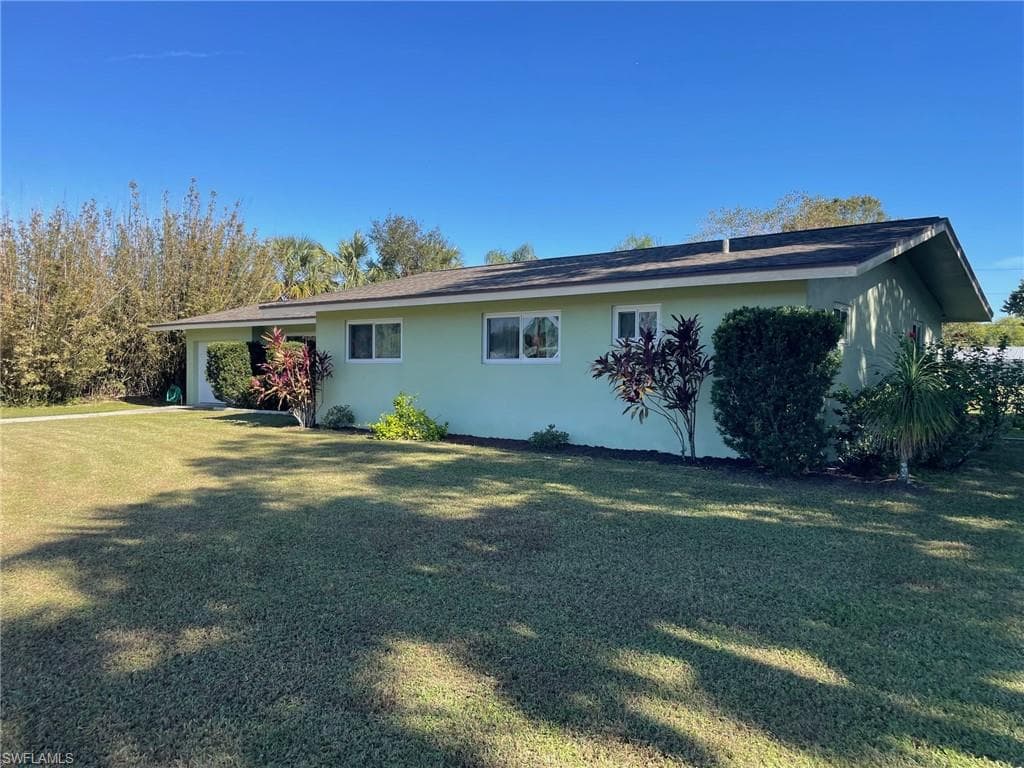 17100 Lake Dr, North Fort Myers, FL 33917-33