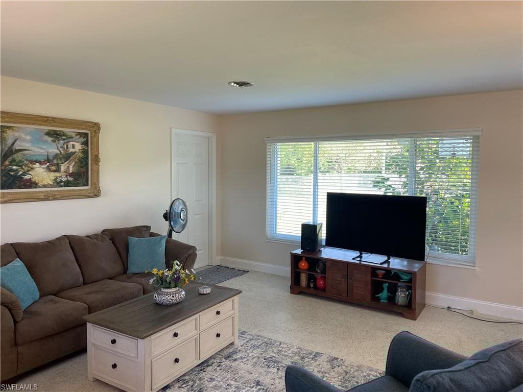 17100 Lake Dr, North Fort Myers, FL 33917-5