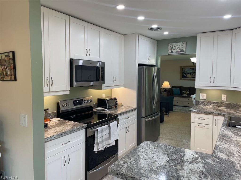 17100 Lake Dr, North Fort Myers, FL 33917-8