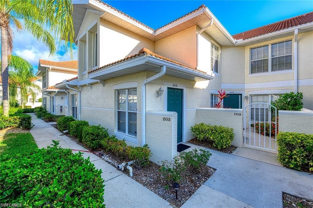 4970 Deerfield Way F-203, Naples, FL 34110-1