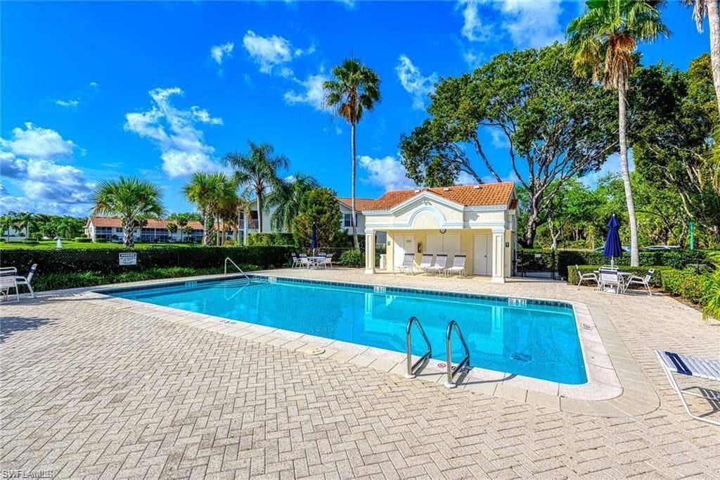 4970 Deerfield Way F-203, Naples, FL 34110-20