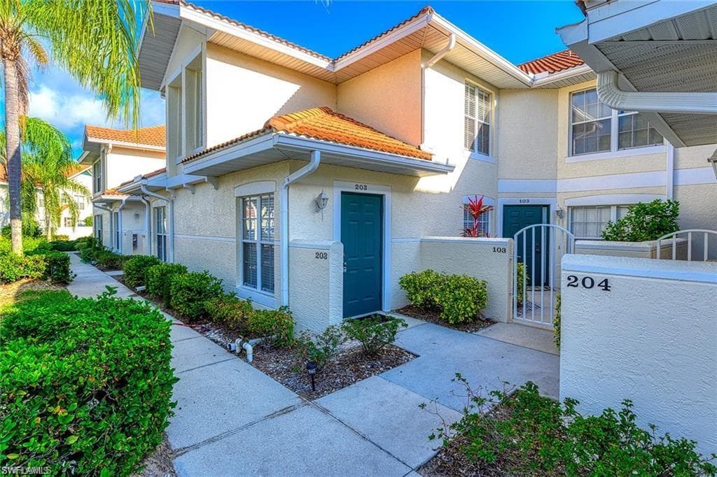 4970 Deerfield Way F-203, Naples, FL 34110-3