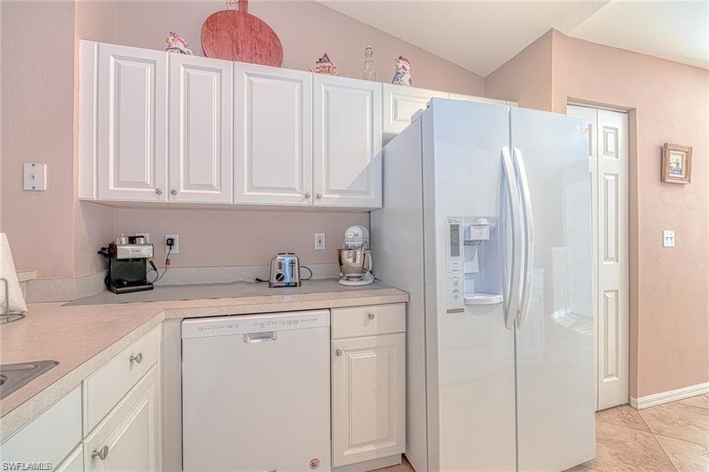 4970 Deerfield Way F-203, Naples, FL 34110-5