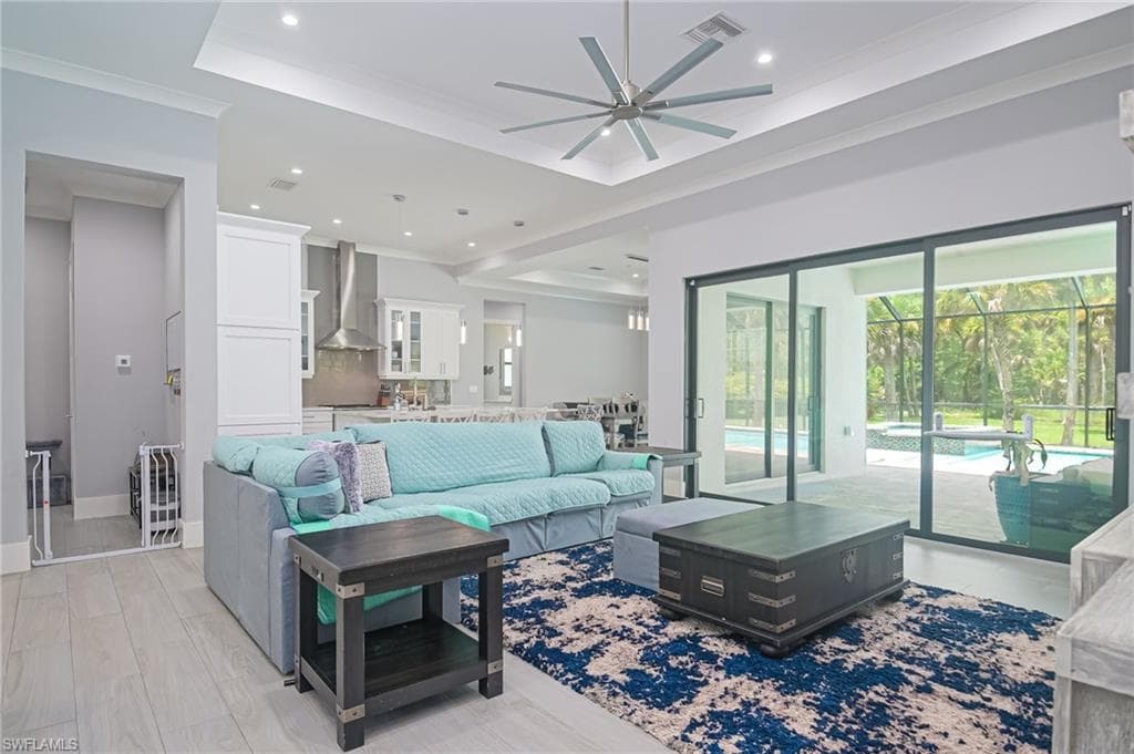 505 7th St NW, Naples, FL 34120-9