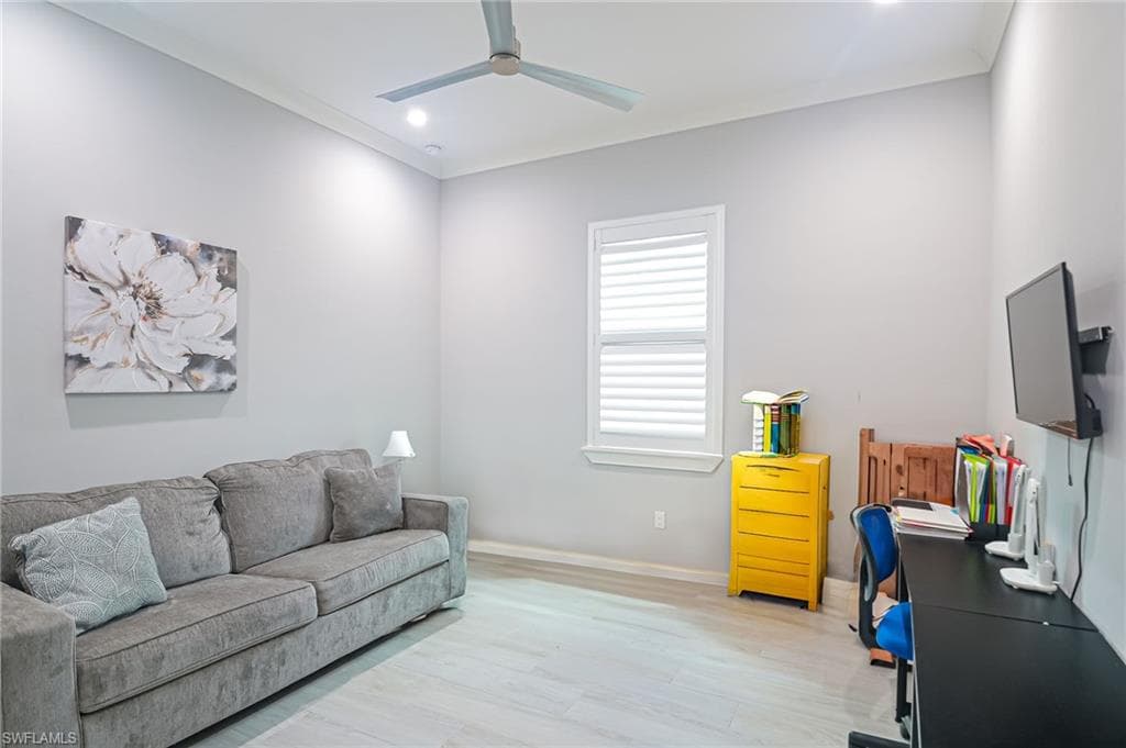 505 7th St NW, Naples, FL 34120-18