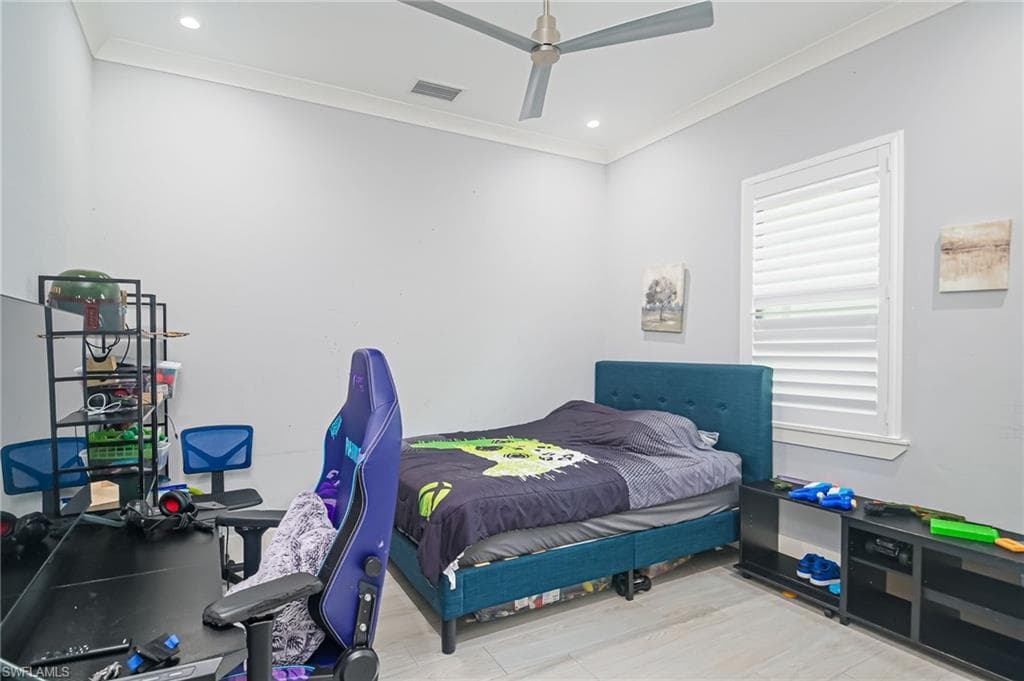 505 7th St NW, Naples, FL 34120-20