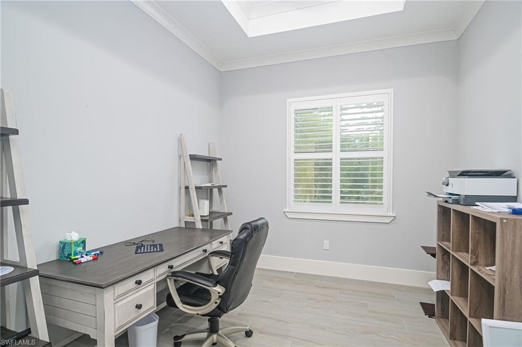 505 7th St NW, Naples, FL 34120-24