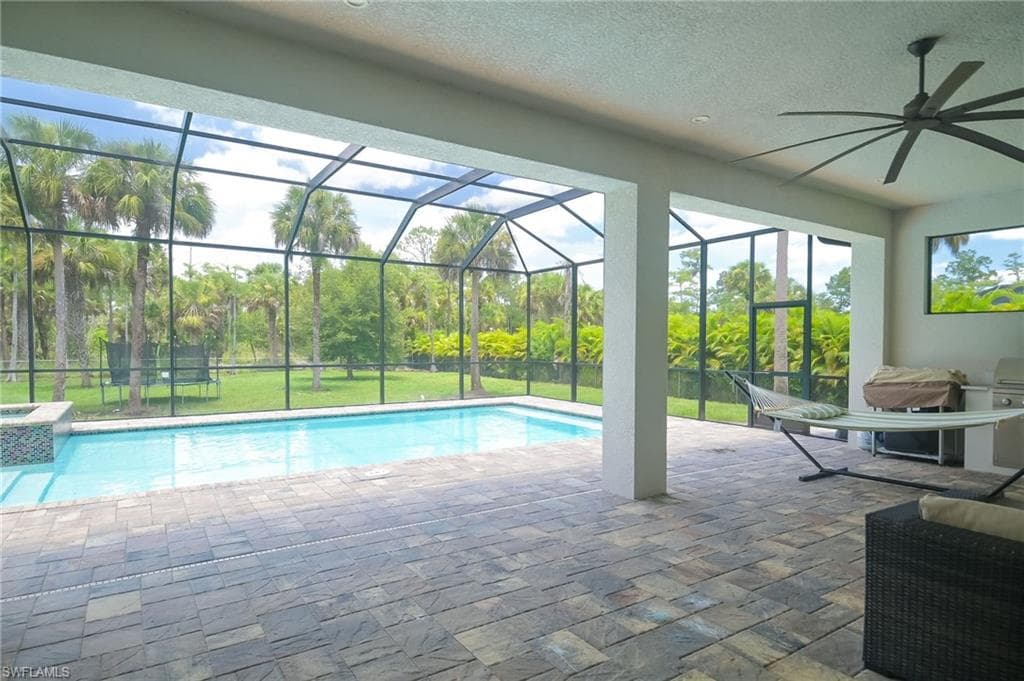505 7th St NW, Naples, FL 34120-25