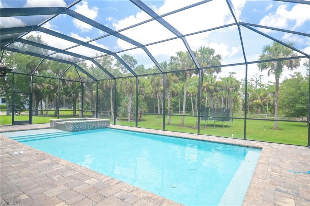505 7th St NW, Naples, FL 34120-26