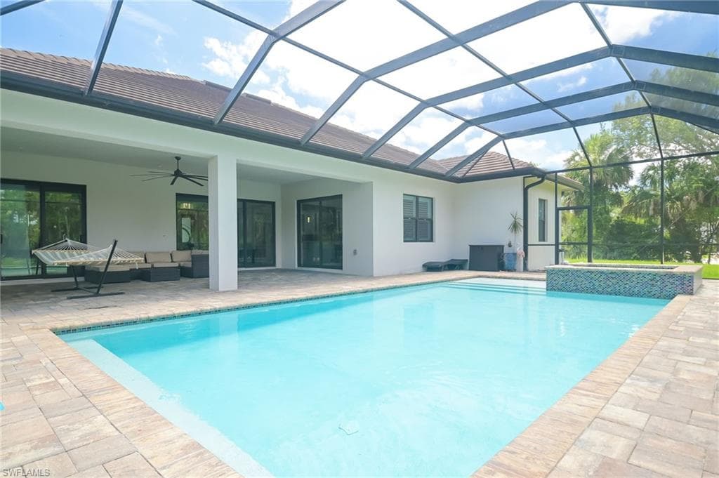 505 7th St NW, Naples, FL 34120-27
