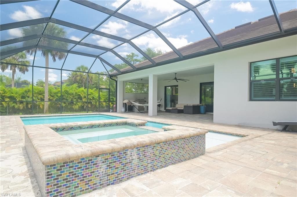 505 7th St NW, Naples, FL 34120-28