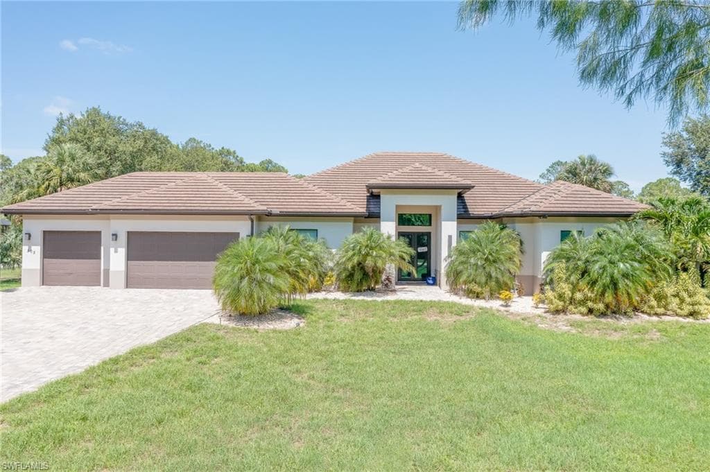 505 7th St NW, Naples, FL 34120-31