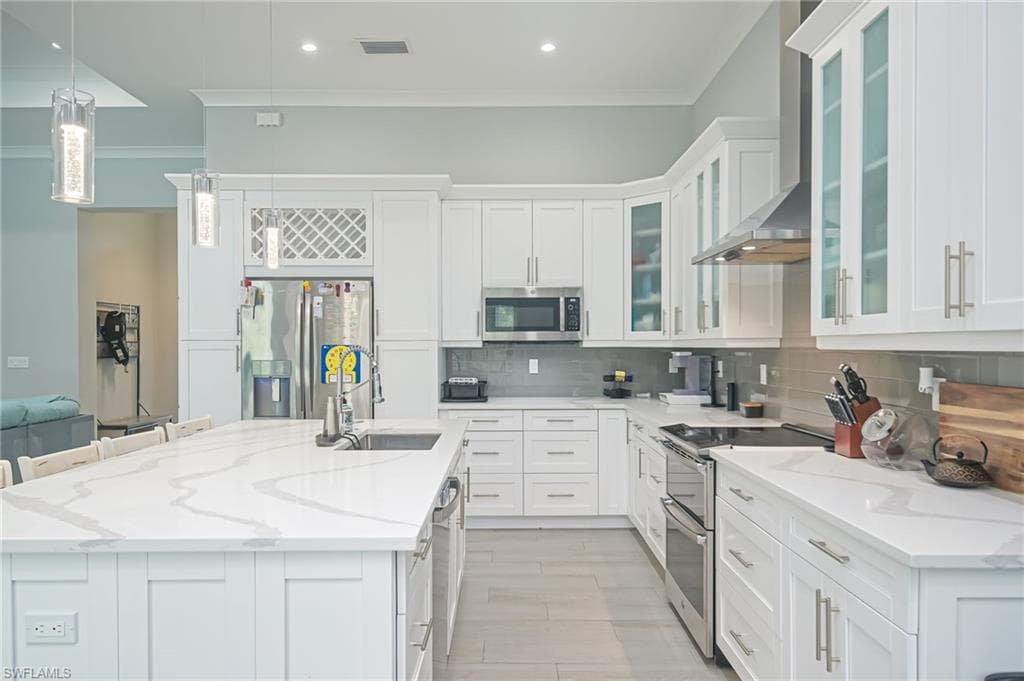 505 7th St NW, Naples, FL 34120-5