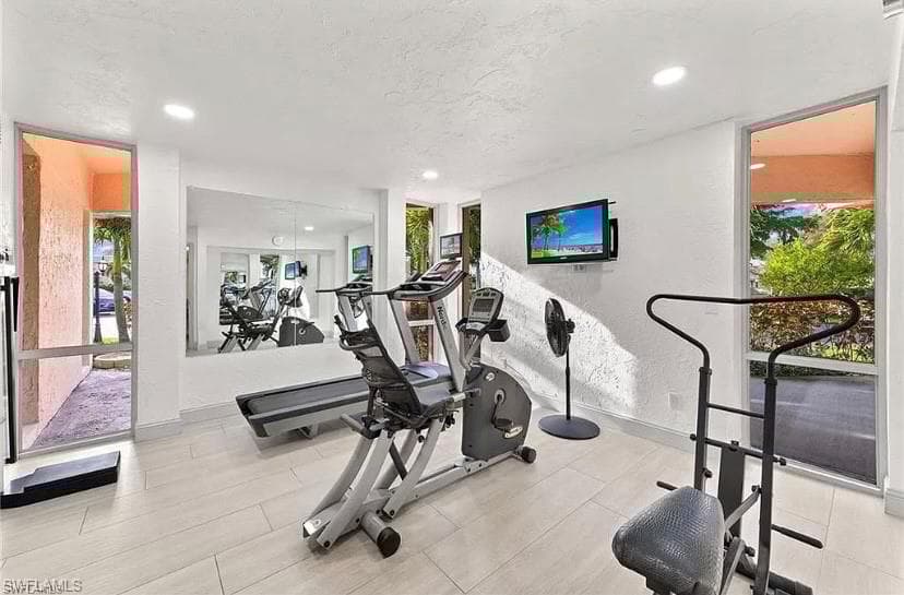 170 Turtle Lake Ct 304, Naples, FL 34105-7