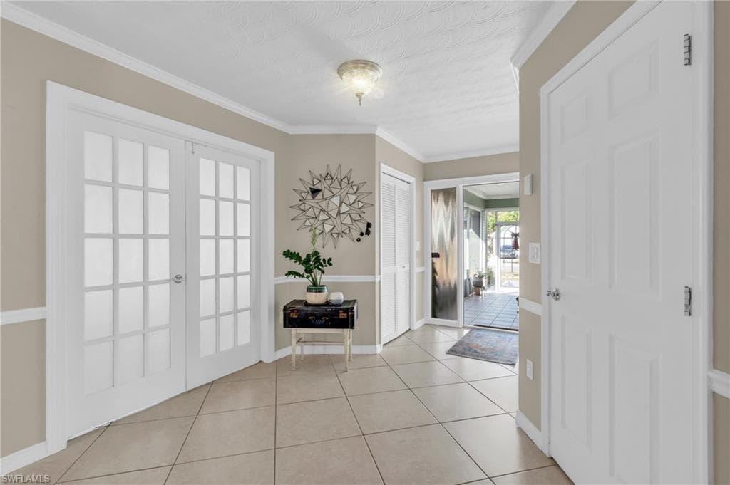 726 109th Ave N, Naples, FL 34108-10