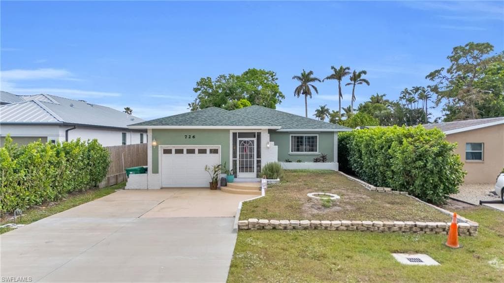 726 109th Ave N, Naples, FL 34108-2