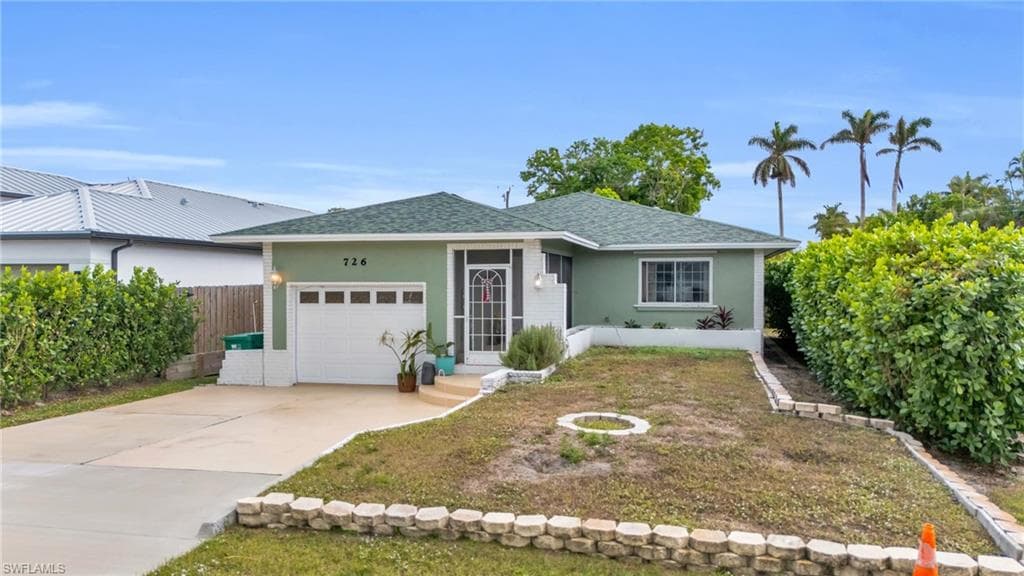 726 109th Ave N, Naples, FL 34108-3