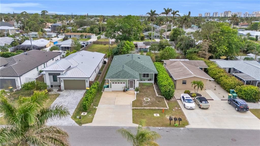 726 109th Ave N, Naples, FL 34108-5