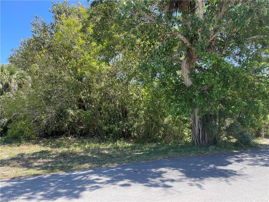 1895 Sheffield Ave, Marco Island, FL 34145-7