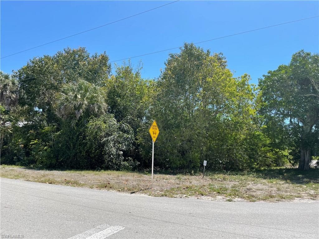 1895 Sheffield Ave, Marco Island, FL 34145-8