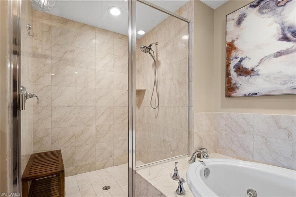 985 Sandpiper St I201, Naples, FL 34102-25