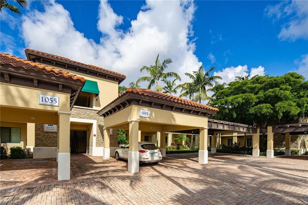 985 Sandpiper St I201, Naples, FL 34102-3
