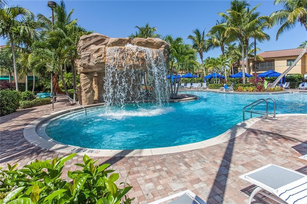985 Sandpiper St I201, Naples, FL 34102-43