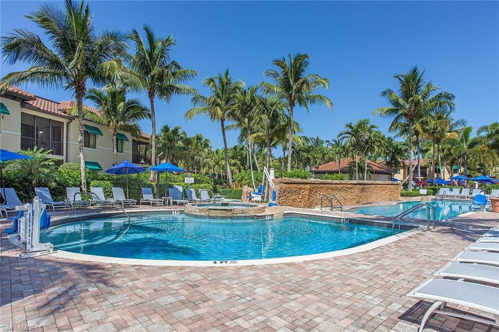 985 Sandpiper St I201, Naples, FL 34102-45