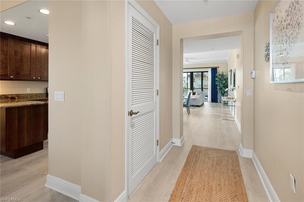 985 Sandpiper St I201, Naples, FL 34102-4