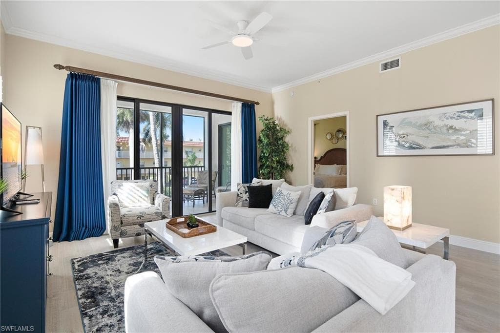 985 Sandpiper St I201, Naples, FL 34102-7