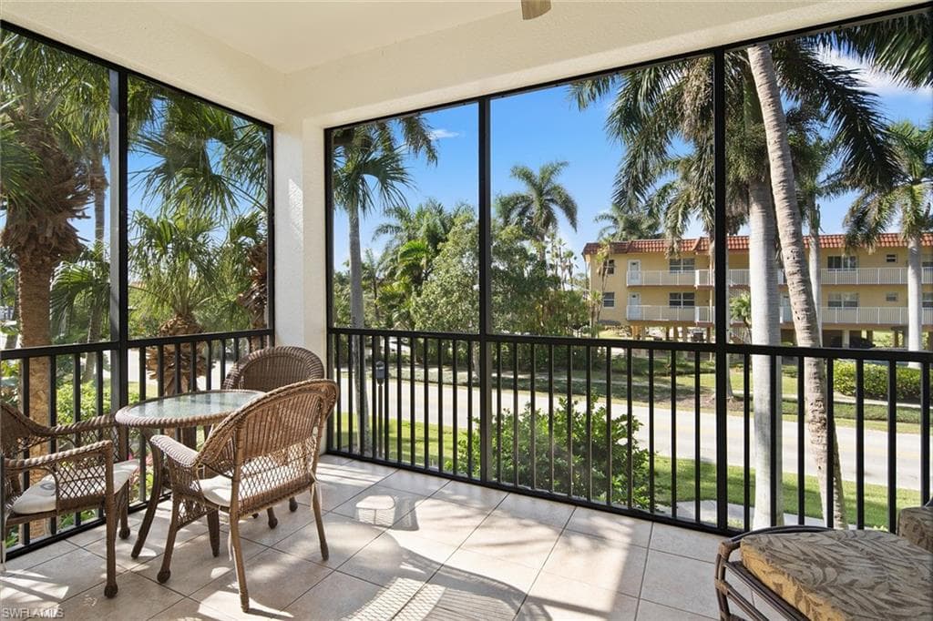985 Sandpiper St I201, Naples, FL 34102-8