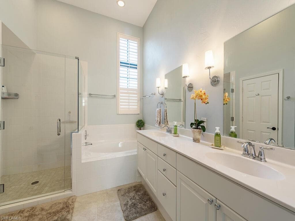 27031 Oakwood Lake Dr 202, Bonita Springs, FL 34134-9
