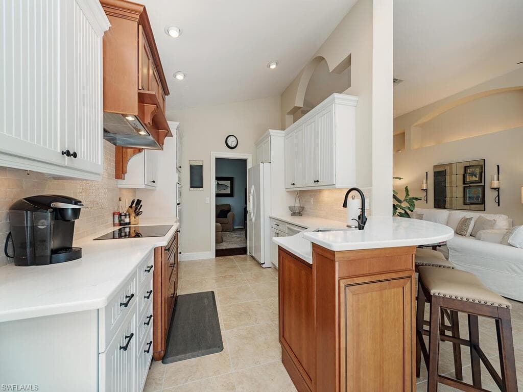 27031 Oakwood Lake Dr 202, Bonita Springs, FL 34134-7