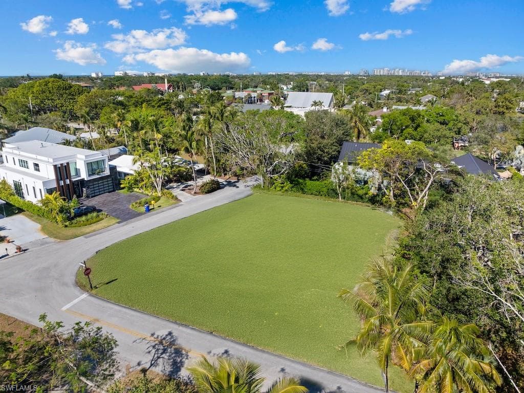 950 11th St N, Naples, FL 34102-1