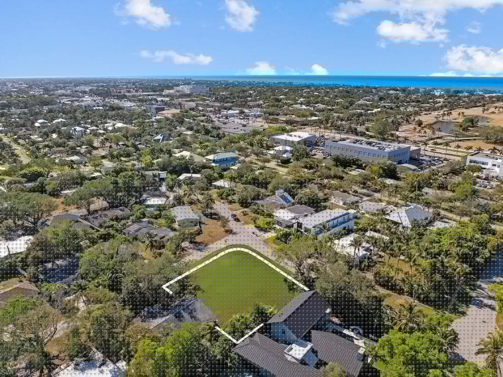 950 11th St N, Naples, FL 34102-3