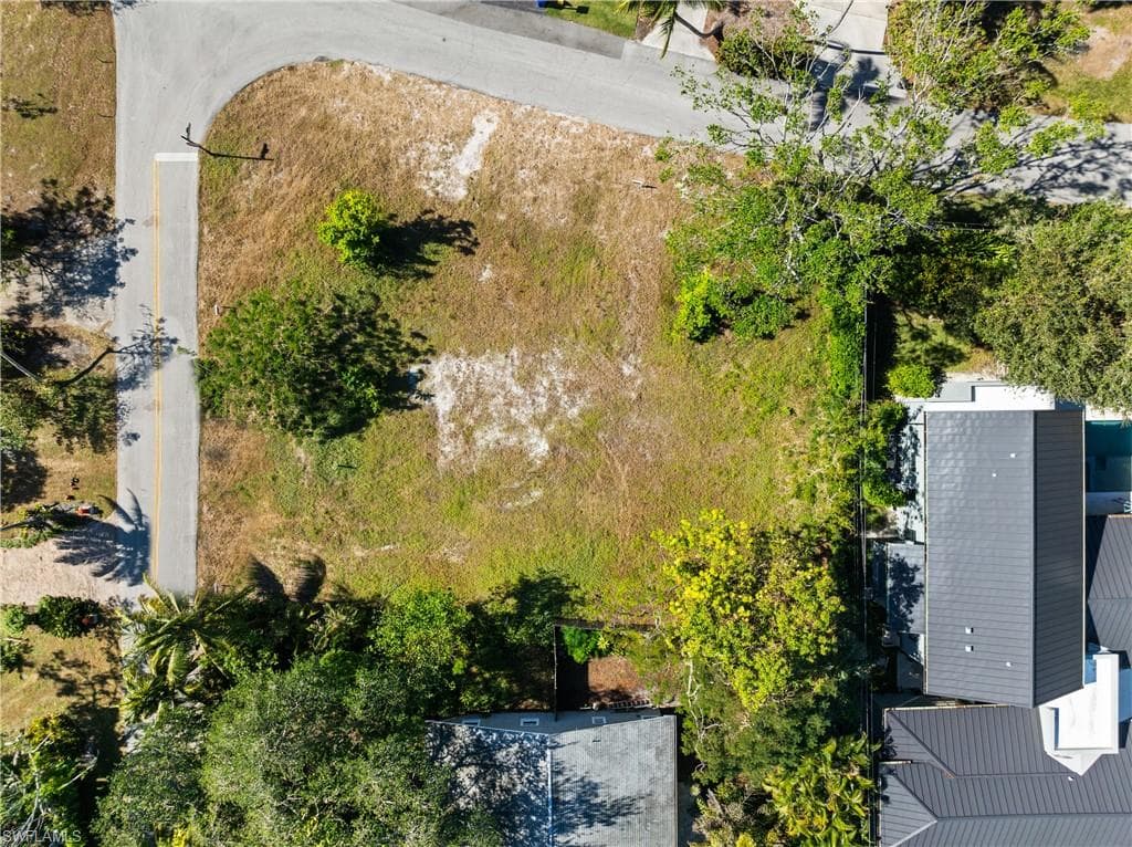 950 11th St N, Naples, FL 34102-4