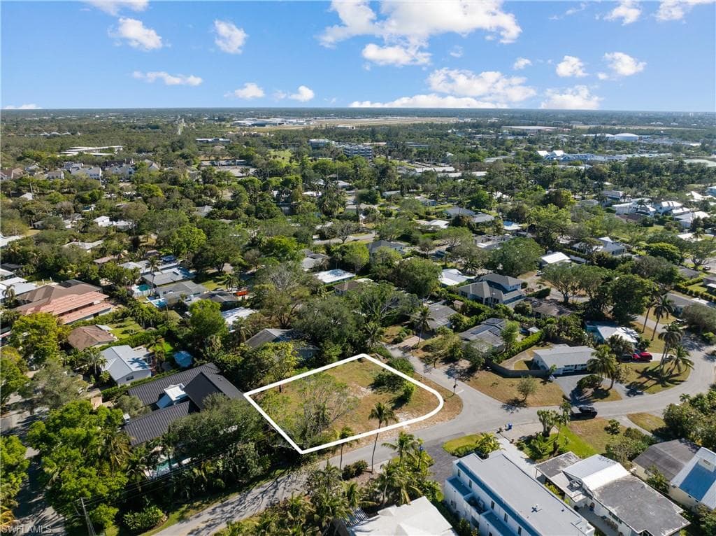 950 11th St N, Naples, FL 34102-5